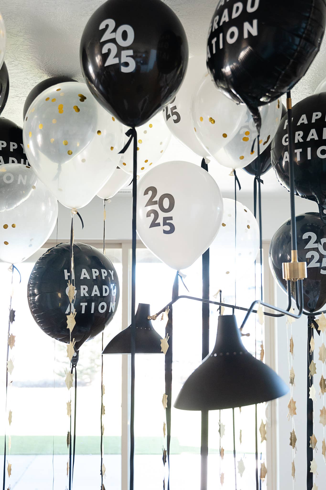 GRADUATION HAT GARLAND