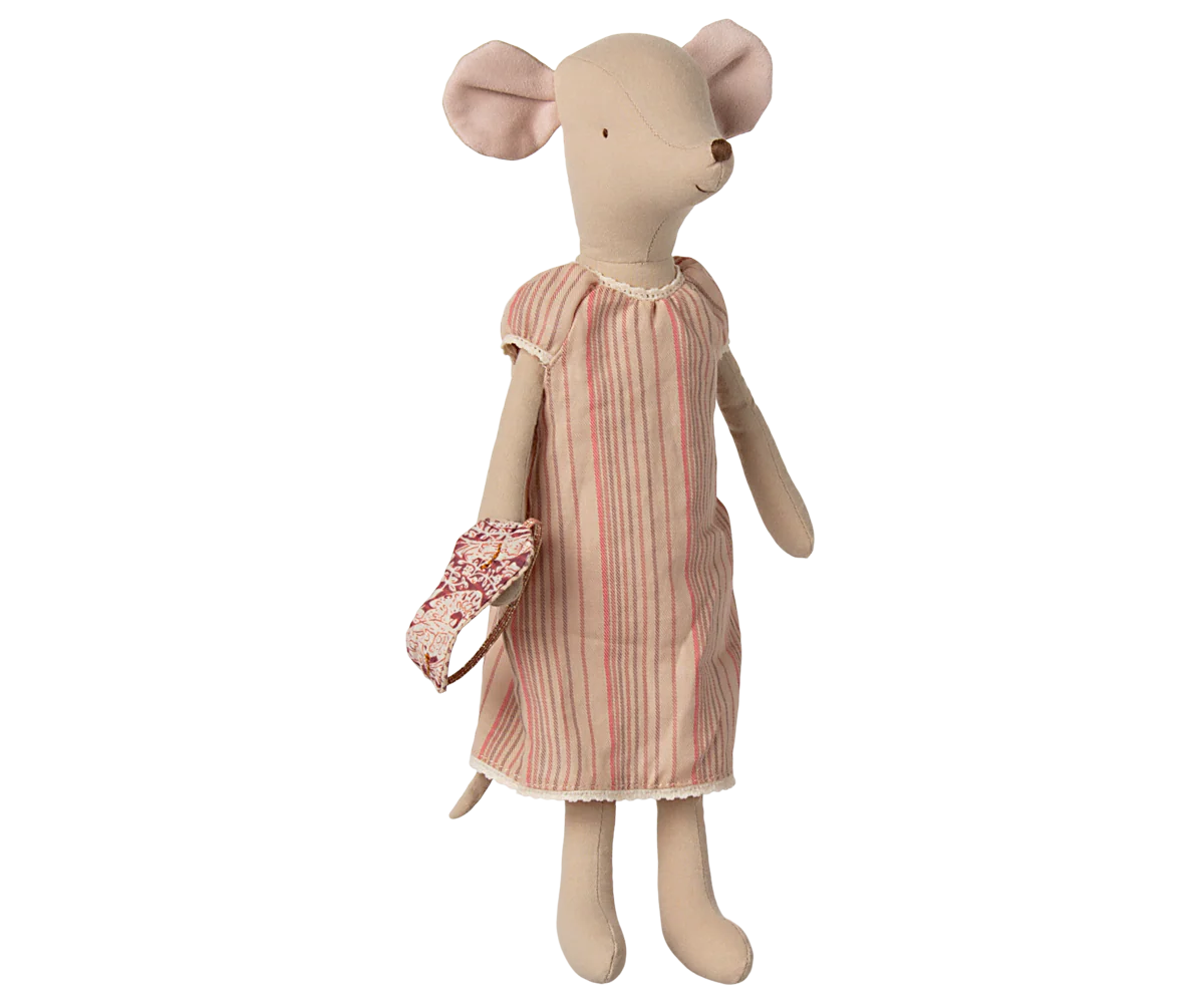 Medium mouse, Nightgown