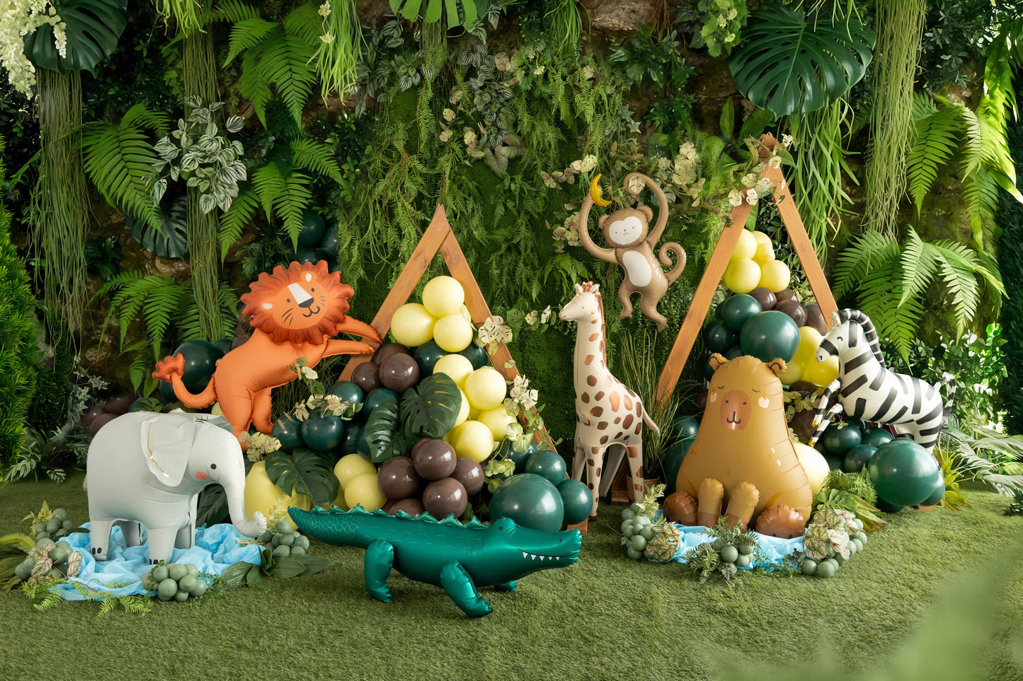 Standing Giraffe Foil Balloon 47 in