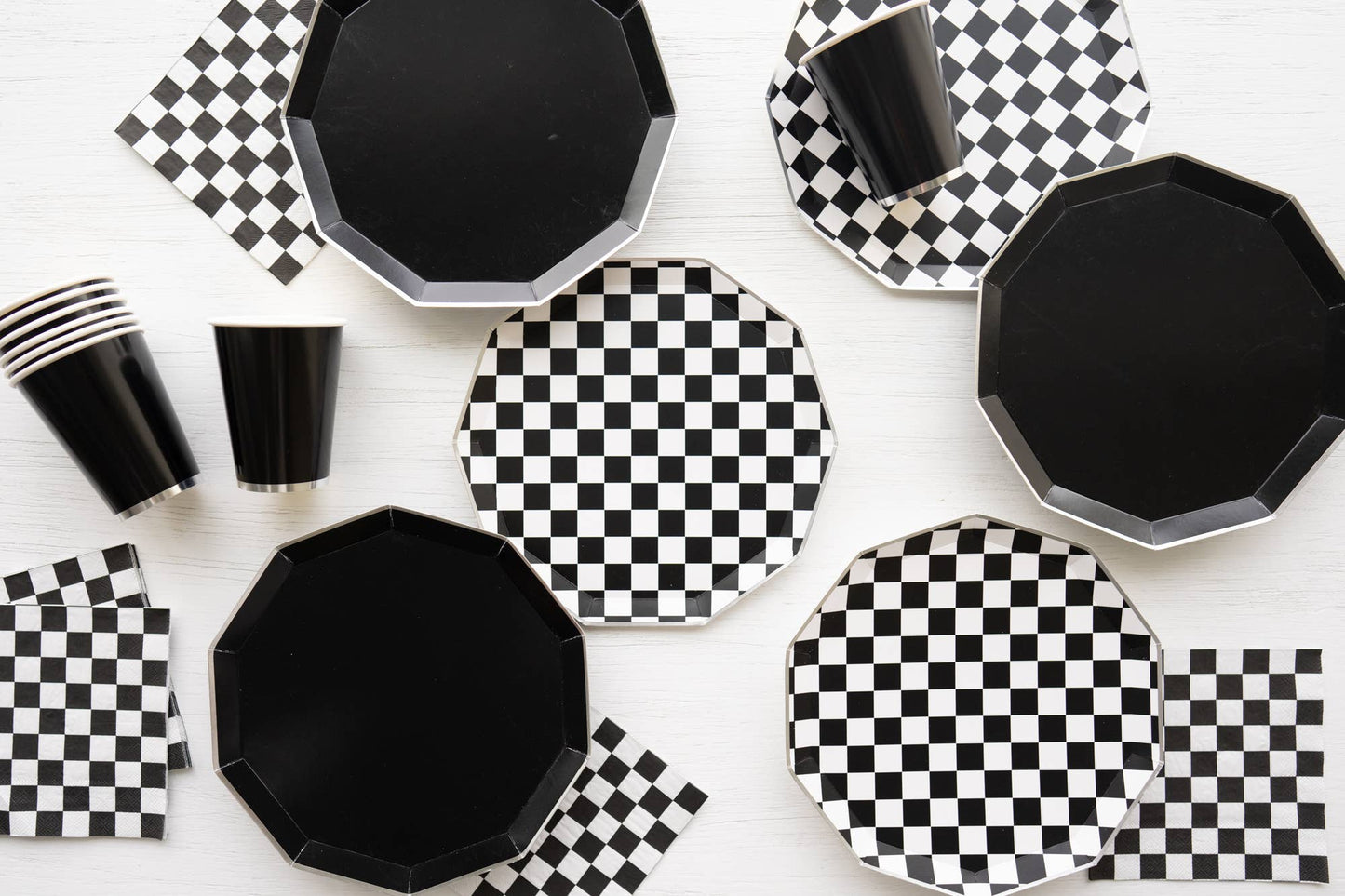 BLACK AND WHITE SIGNATURE CHECKER DINNER PLATES