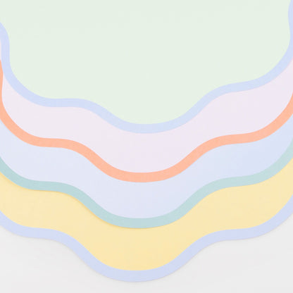Wavy Round Paper Placemats (x 12)