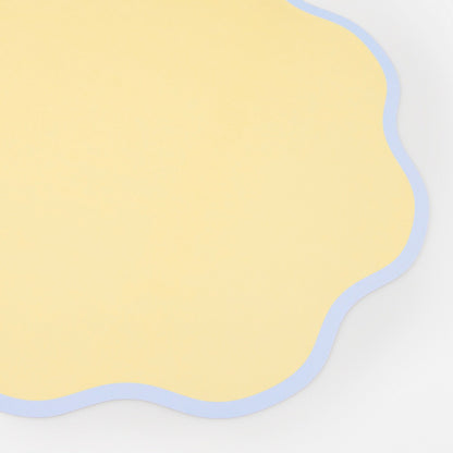 Wavy Round Paper Placemats (x 12)