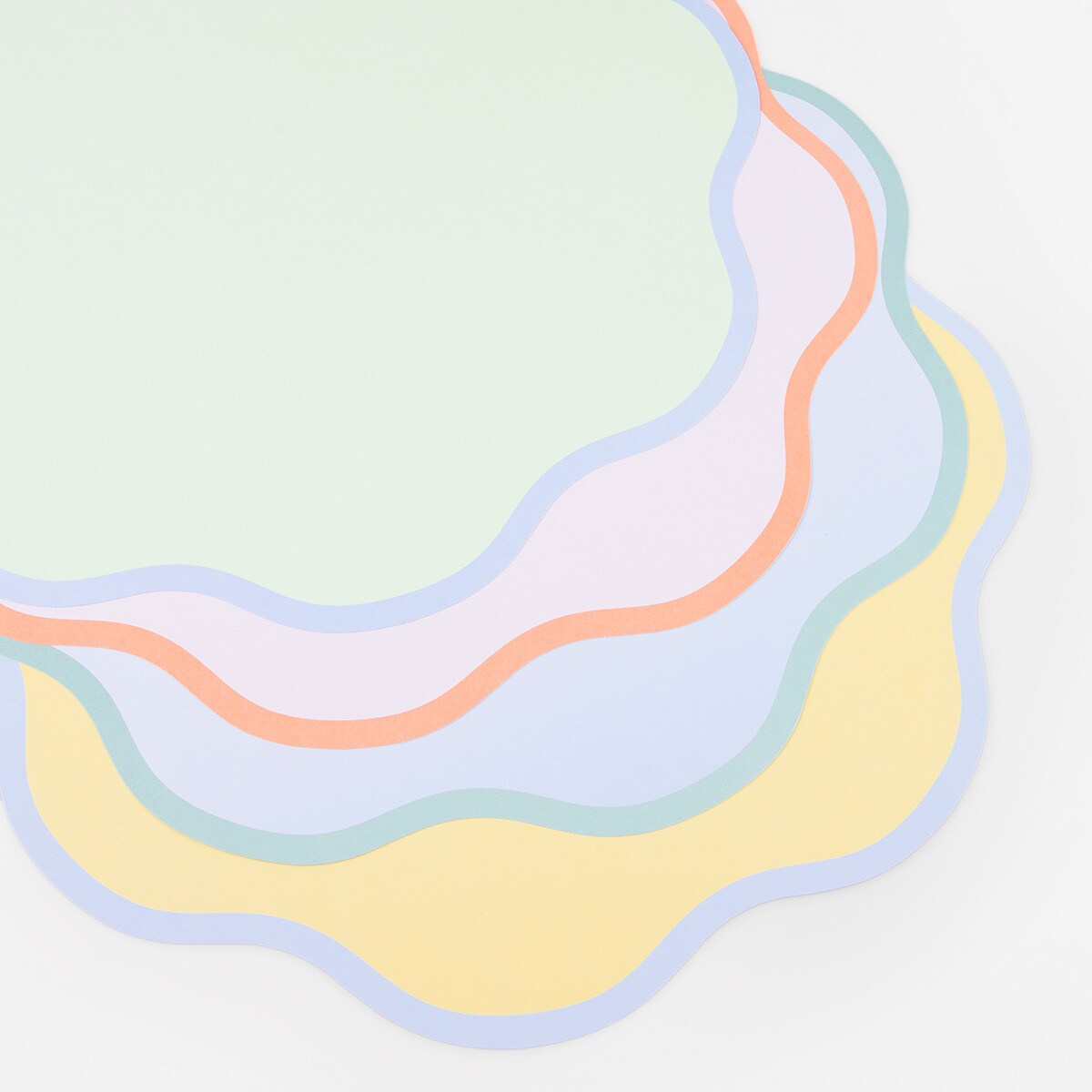 Wavy Round Paper Placemats (x 12)