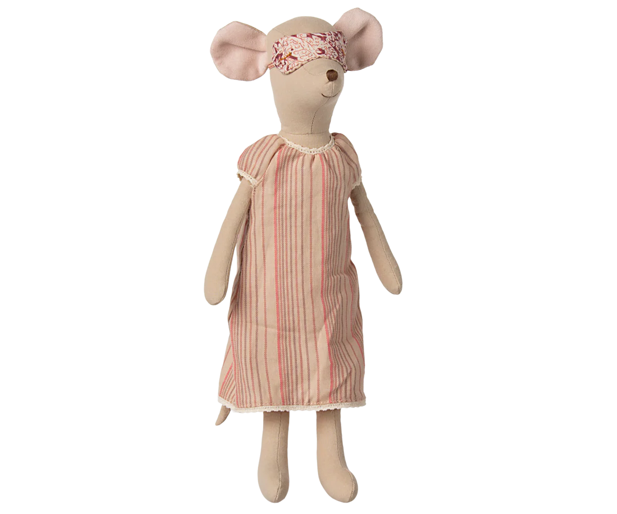 Medium mouse, Nightgown