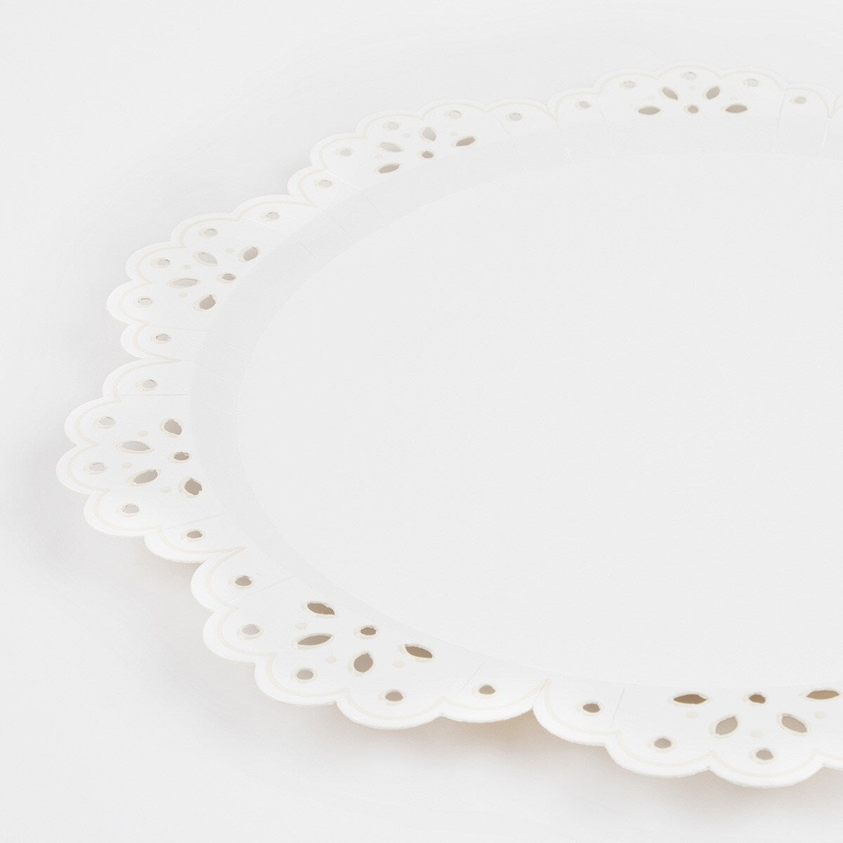 Broderie Anglaise Lace White Dinner Plates (x 8)