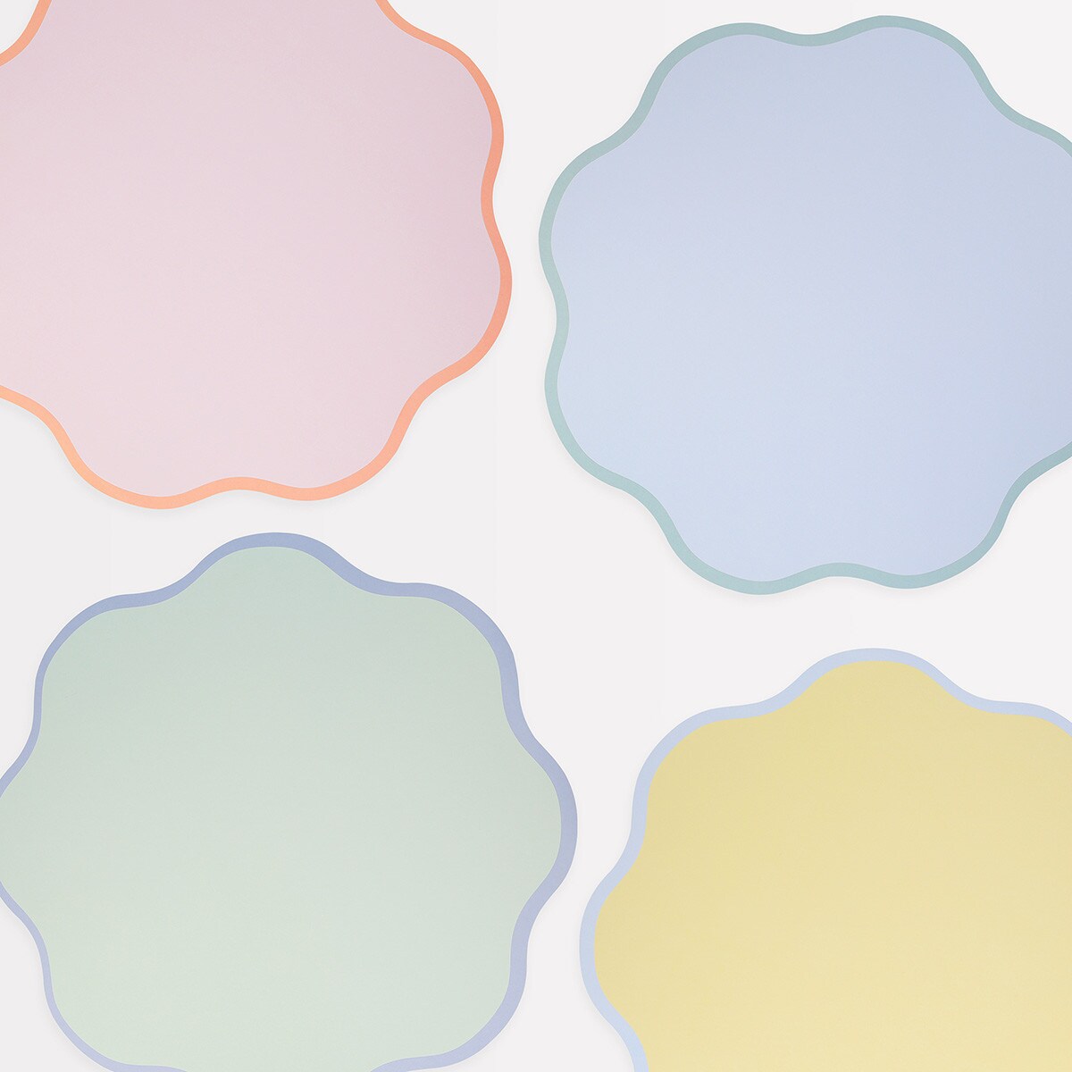 Wavy Round Paper Placemats (x 12)