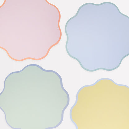 Wavy Round Paper Placemats (x 12)